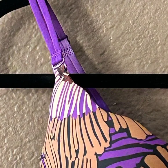 Very Sexy purple push up bra by Victoria’s Secret - Picture 3 of 7